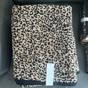 2 Piece Rachel Zoe Leopard Cheetah Animal Print Bath Towel Set NEW